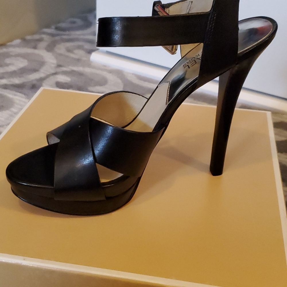 MK STRAPPY SANDAL